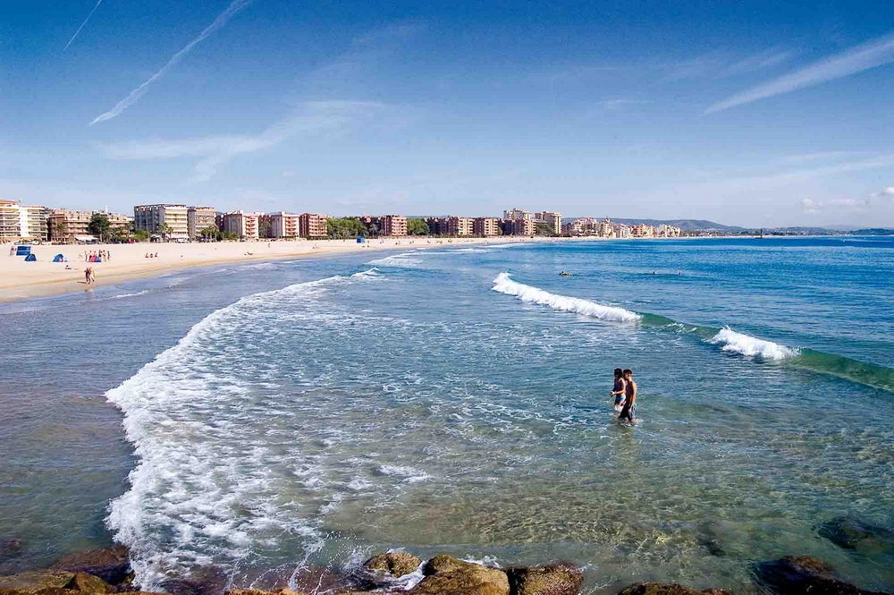 Catalunya té 96 platges guardonades amb Bandera Blava